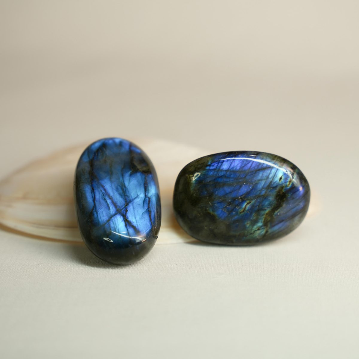 natural labradorite palm stone 1