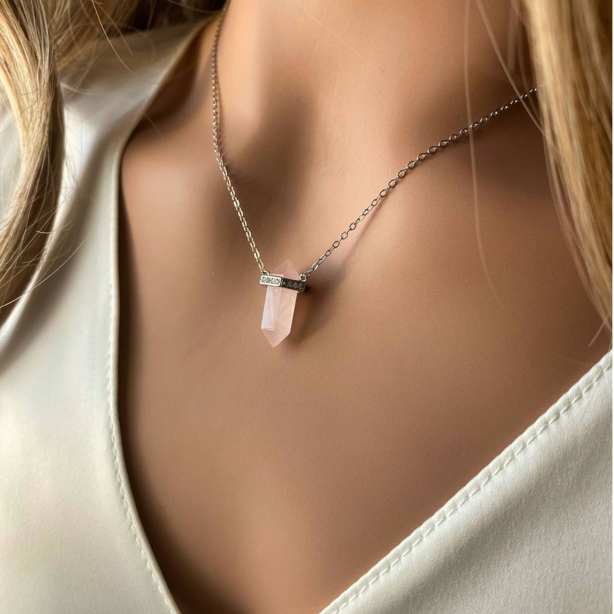 Made with genuine silver 925, this necklace features a beautiful rose quartz point pendant that exudes natural beauty and feminine charm.