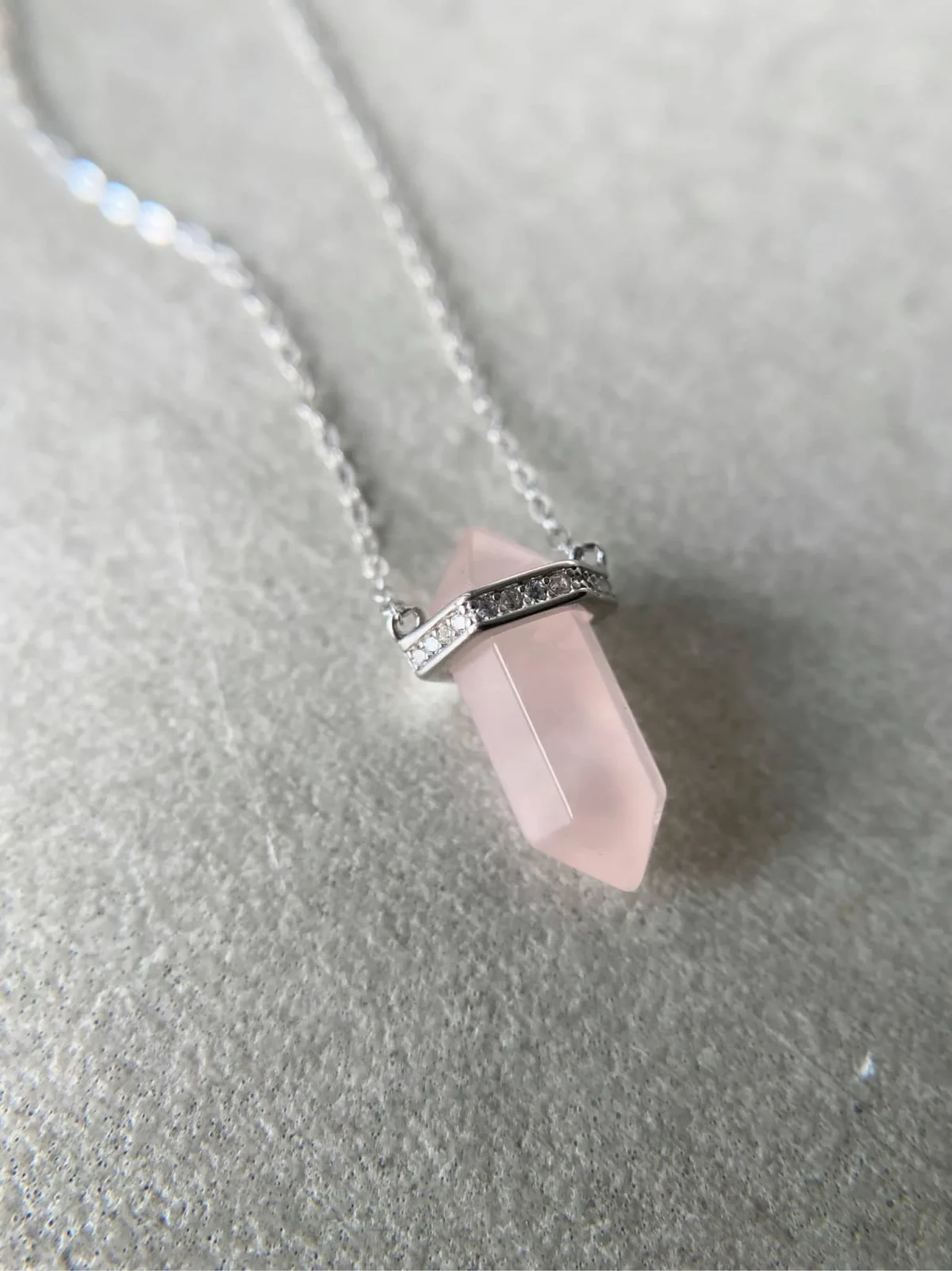 Made with genuine silver 925, this necklace features a beautiful rose quartz point pendant that exudes natural beauty and feminine charm.
